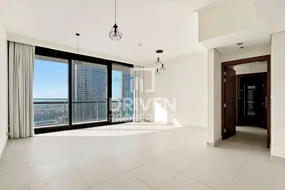 Skyline View | Spacious Unit | Mid Floor