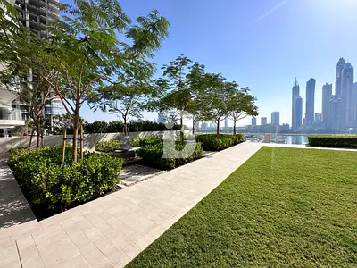 Elegant Building | Sea and Dubai Skyline View | Vacant