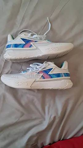 Basketball shoes