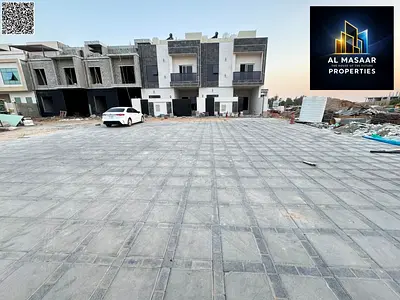 شامل رسوم نقل الملكية مع روف مع غرفة خادمة كبيرة. تملك حر و تورث للأبناء