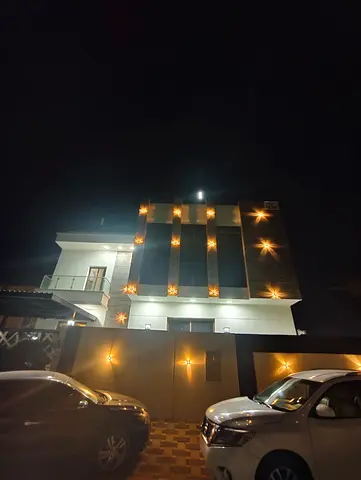 🏡✨ فيلا فاخرة  للإيجار في الياسمين – عجمان  مكونة من 5  غرف ماستر مع مجلس وصالة كبيرة ✨🏡