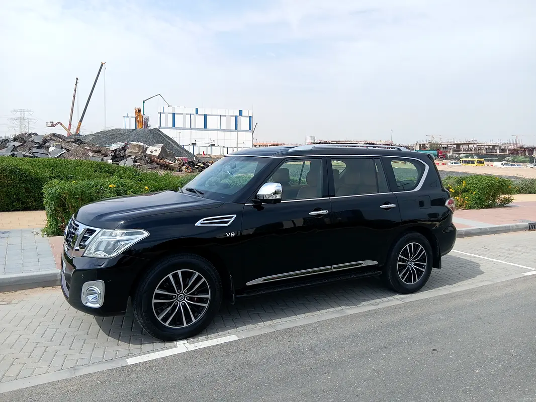 Nissan Patrol 2015 — photo 1 of 9