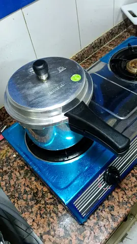 Aluminium pressure cooker