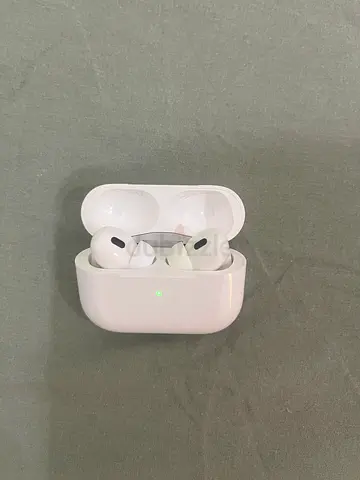 Apple AirPods Pro (2nd gen) with Charging Case - Good Condition