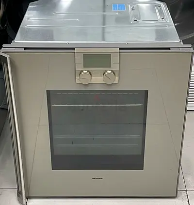 Gaggenau Built-in Oven – Premium Quality Sleek and modern Gaggenau built-in oven in excellent condit