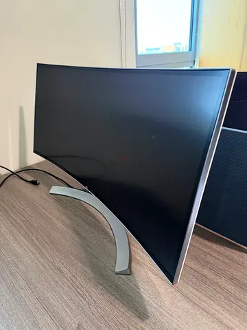 34-inch Curved Monitor with Stand - Good Condition