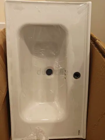 Milano Wash Basin (710mm x 400mm) rectangular ceramic bathroom sink/basin (unused)