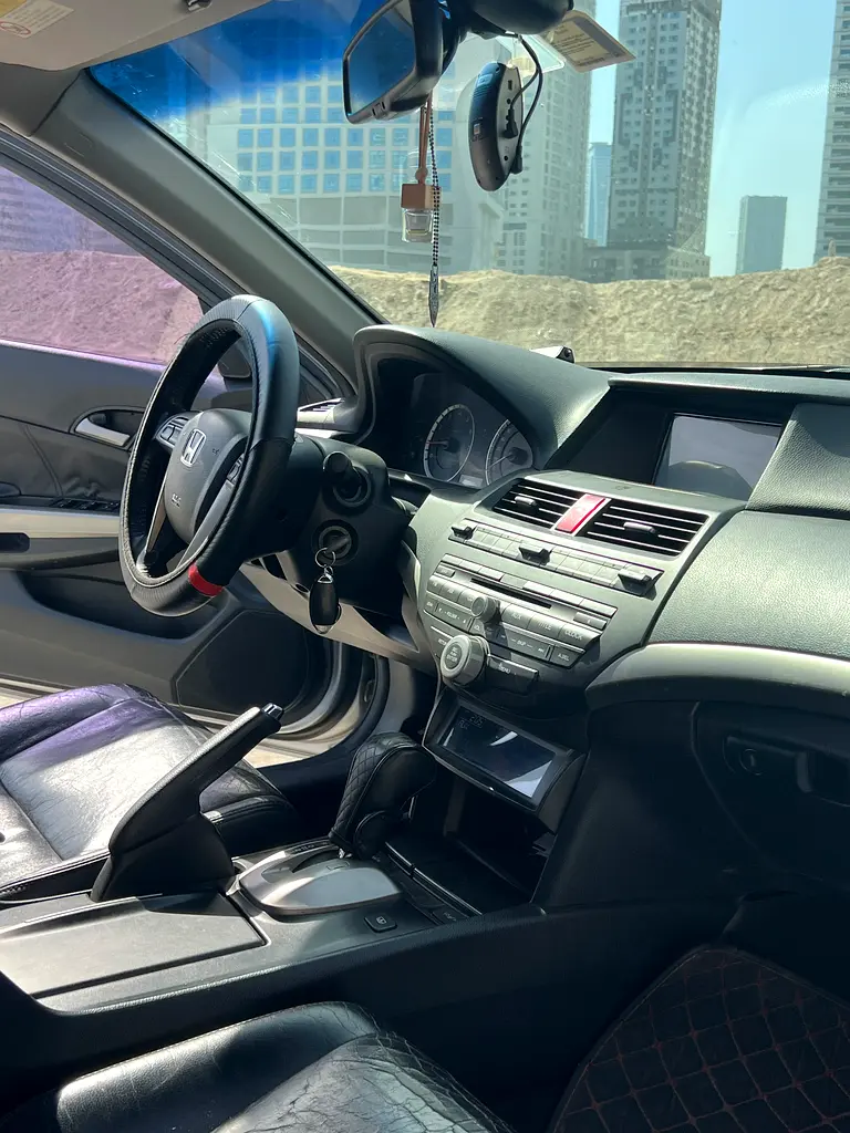 Honda Accord 2009 — photo 1 of 6
