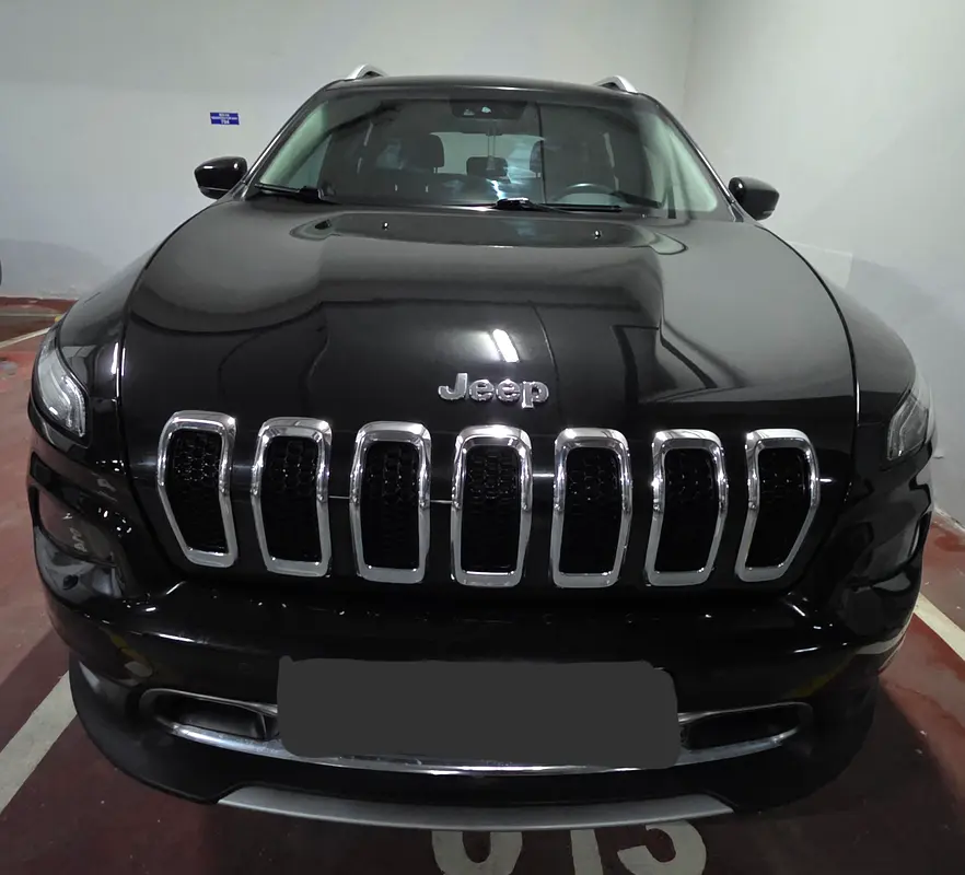 Jeep Cherokee 2015 — photo 1 of 10