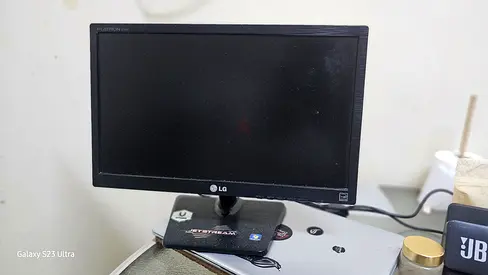 LG MONITOR 19 INCH