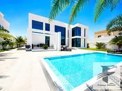 Bright House 5BR Spacious Villa with Swimming Pool