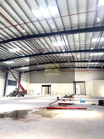 230V electricity, suitable for heavy industrial activities, workshops, and factories. Prime location on a main street.