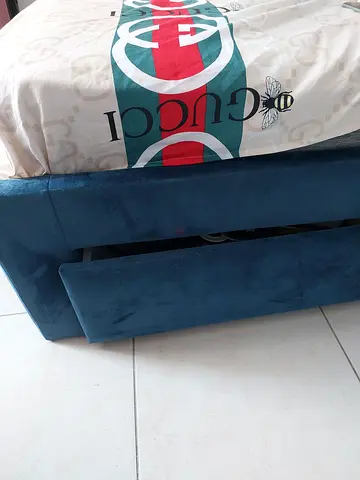 Blue velvet   bed in good condition 200 .180