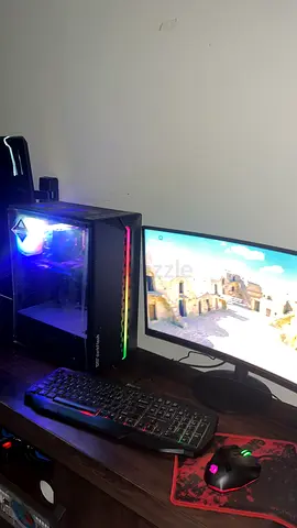 Gaming pc with monitor and special mouse