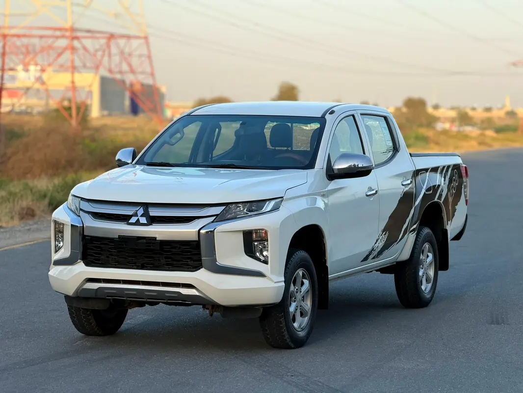Mitsubishi L200 2020 — photo 1 of 11