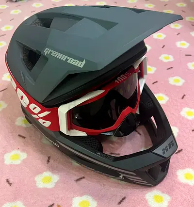 Green Road Full Face Helmet with 100% goggles