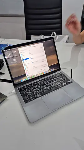 MacBook Air 13-inch (M1) - 8GB RAM, 256GB SSD - Near flawless Condition