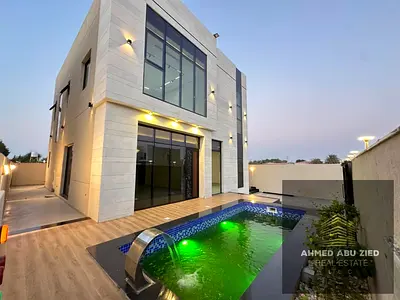 Modern villa with fantastic features: 4 master bedrooms and a private pool. Registration and ownership fees included.