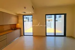 Spacious Family Home | 3BR Middle Unit | Greenview