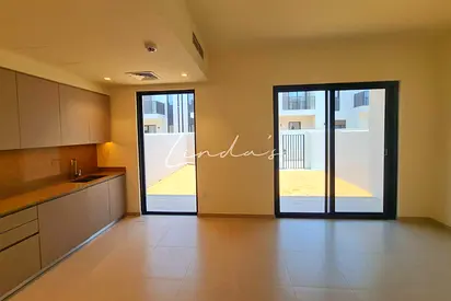Spacious Family Home | 3BR Middle Unit | Greenview
