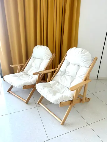 2 Folding Wooden Lounge Chairs
