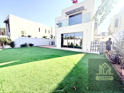 Like New Specious 4BR Signature Townhouse in Modern Community All Amenities