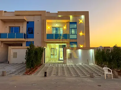 فيلا عصرية تقع على شارع رئيسي،شاملة رسوم تسجيل. طابقين وروف