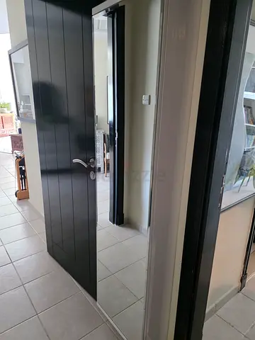 Mirrored shoe cabinet