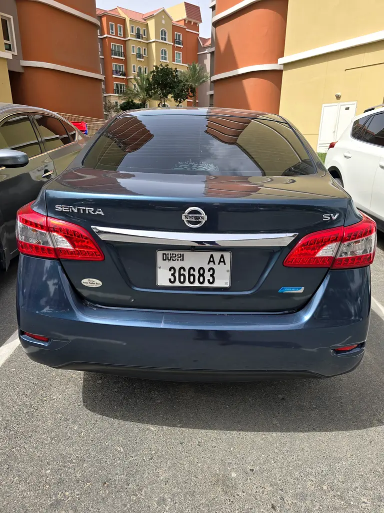 Nissan Sentra 2014 — photo 1 of 10