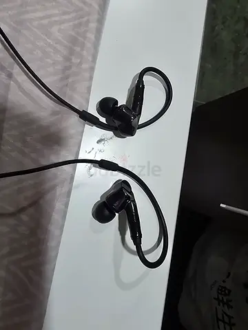 Audio-Technica ATH-IEX1 IEM Earphones – 9/10 Condition