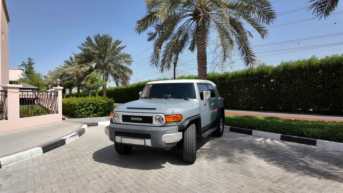 Toyota FJ Cruiser 2019 — photo 1 of 14