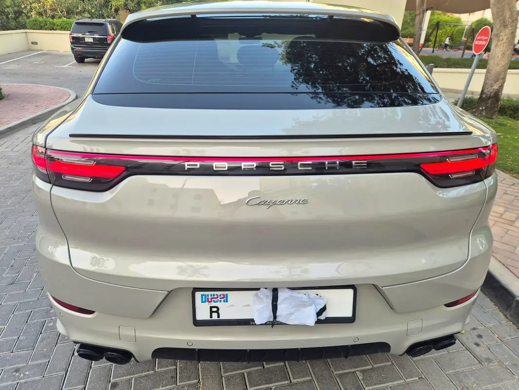Porsche Cayenne 2023 — photo 1 of 14