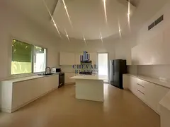 Spacious 5-Bedroom Villa | with Pool I Umm Suqeim