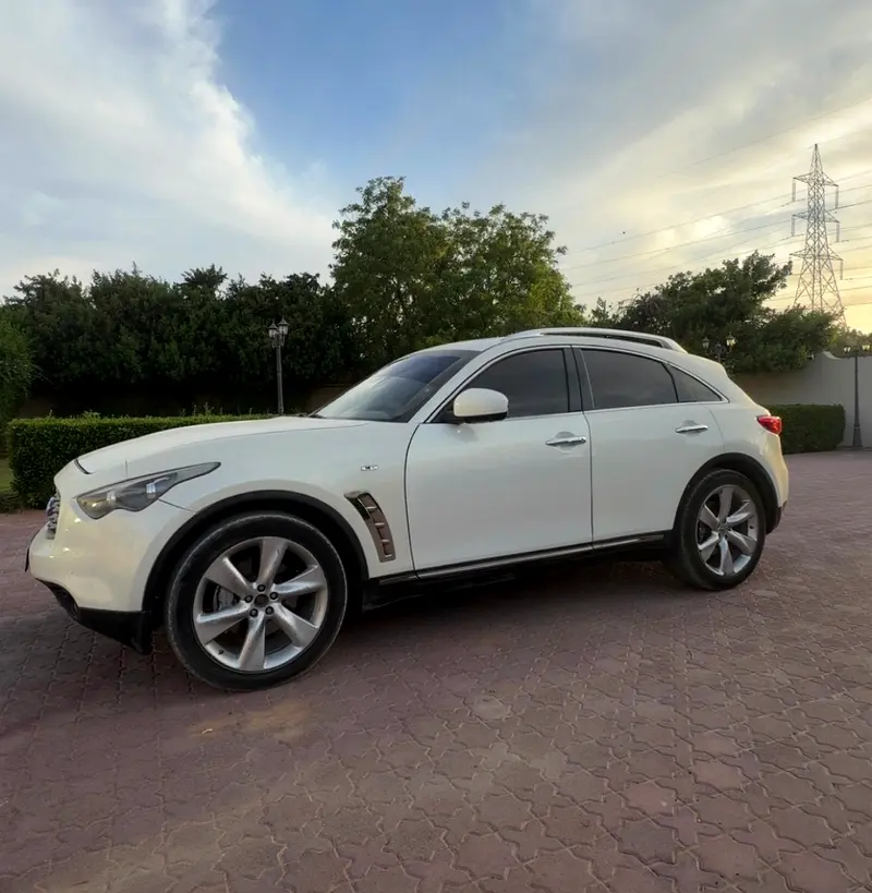 Infiniti FX50 2009 — photo 1 of 8