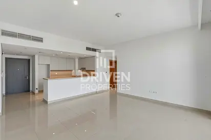Spacious Layout | High Floor | Prime DCH Living