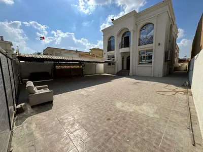 🏡 فيلا للإيجار بالروضة 2 | 5 غرف + مجلس وصالة | أرض 5000 قدم | مقابل مسجد | 100,000 درهم دفعات
