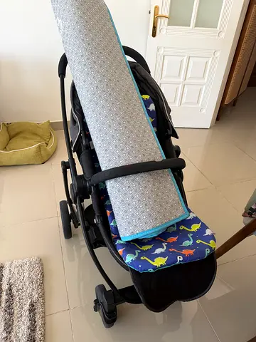 Lightweight foldable stroller with colorful dinosaur seat liner