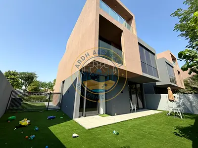 Luxurious 4 bedrooms Villa / Majlis/ Garden / GYM/Pool