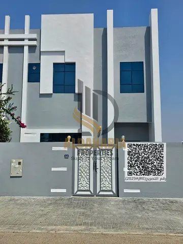 🏡 للبيع – فيلا مميزة في مدينة خليفة، أم القيوين