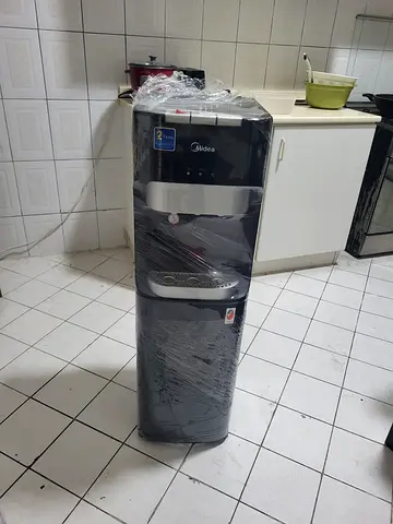 Bottom load water dispenser