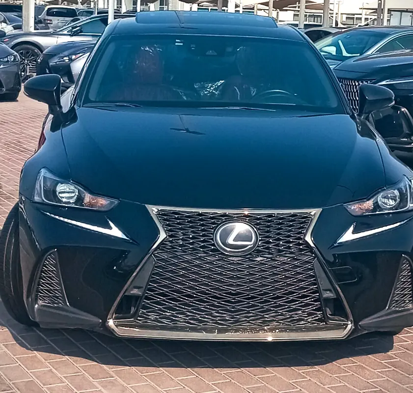 Lexus IS-Series 2018 — photo 1 of 18