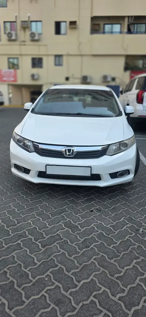 Honda Civic 2012 — photo 1 of 5