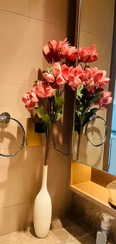 Insane Beautiful Artificial Flowers with Vase