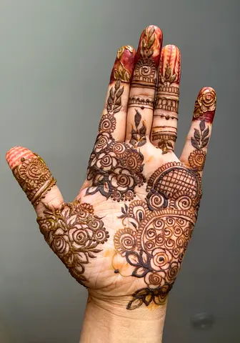 Bridal henna artist
