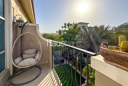 Quiet Casa Familia | Single Row | Park Backing