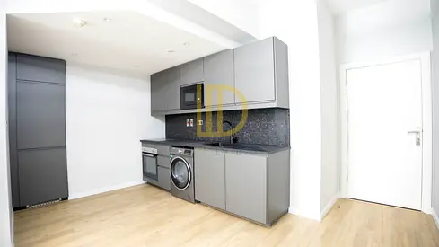 Upgraded - Vacant - Kitchen Equipped