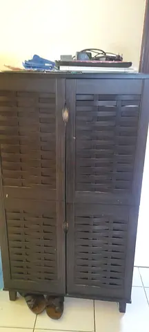 Shoe rack with delivery