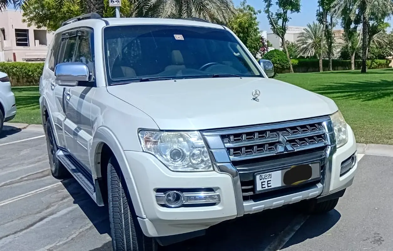 Mitsubishi Pajero 2016 — photo 1 of 3