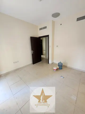✨ للإيجار في الشارقة – غرفتين وصالة في القاسمية المحطة ✨  فرصة مميزة للسكن العائلي في موقع حيوي وممتاز بالقرب من حديقة المحطة، مع سهولة الوصول إلى جمي