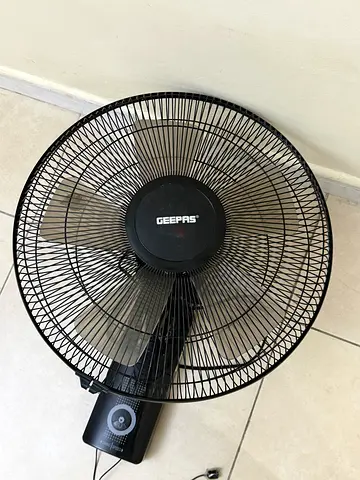 Wall fan with 3 speeds
